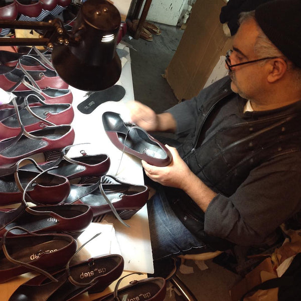 Mai - Burgundy Black